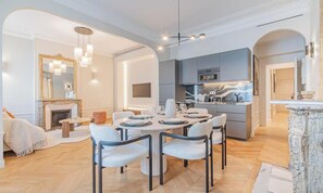 Dining - COMBINING AN UNBEATABLE LOCATION WITH MODERN COMFORTS – SAINT GERMAIN (Paris)