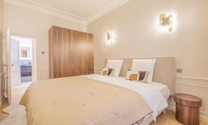 Room - COMBINING AN UNBEATABLE LOCATION WITH MODERN COMFORTS – SAINT GERMAIN (Paris)