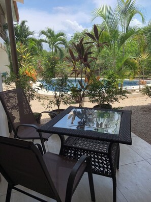 Outdoor dining - Cozy 1-bedroom Studio in perfect Sámara with AC (Sámara)