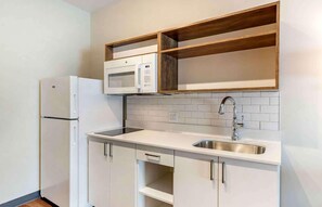 Kühlschrank, Mikrowelle, Herdplatte