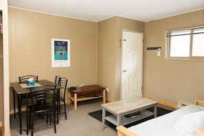 Apartemen Comfort, 2 kamar tidur | Tempat makan