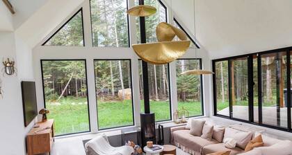 Chalet with Hot Tub, Sauna & Forest Views