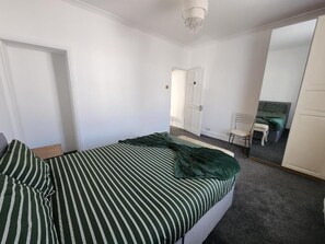 Deluxe dubbelrum - utsikt mot staden | Mörkläggningsgardiner, ljudisolering och gratis wi-fi