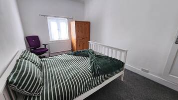 Blackout curtains, soundproofing, free WiFi