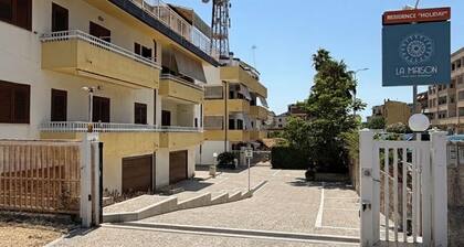 La Maison Santorini - superior apartment near the sea