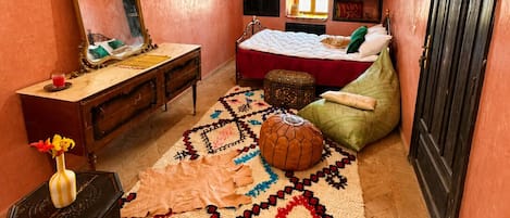5 bedrooms, desk, iron/ironing board, free WiFi