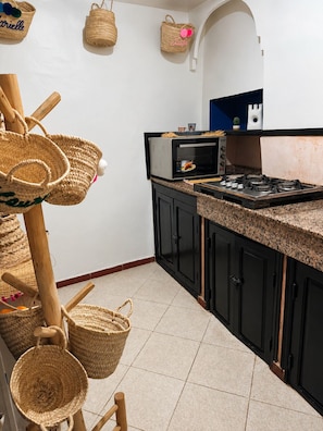 Fridge, oven, paper towels