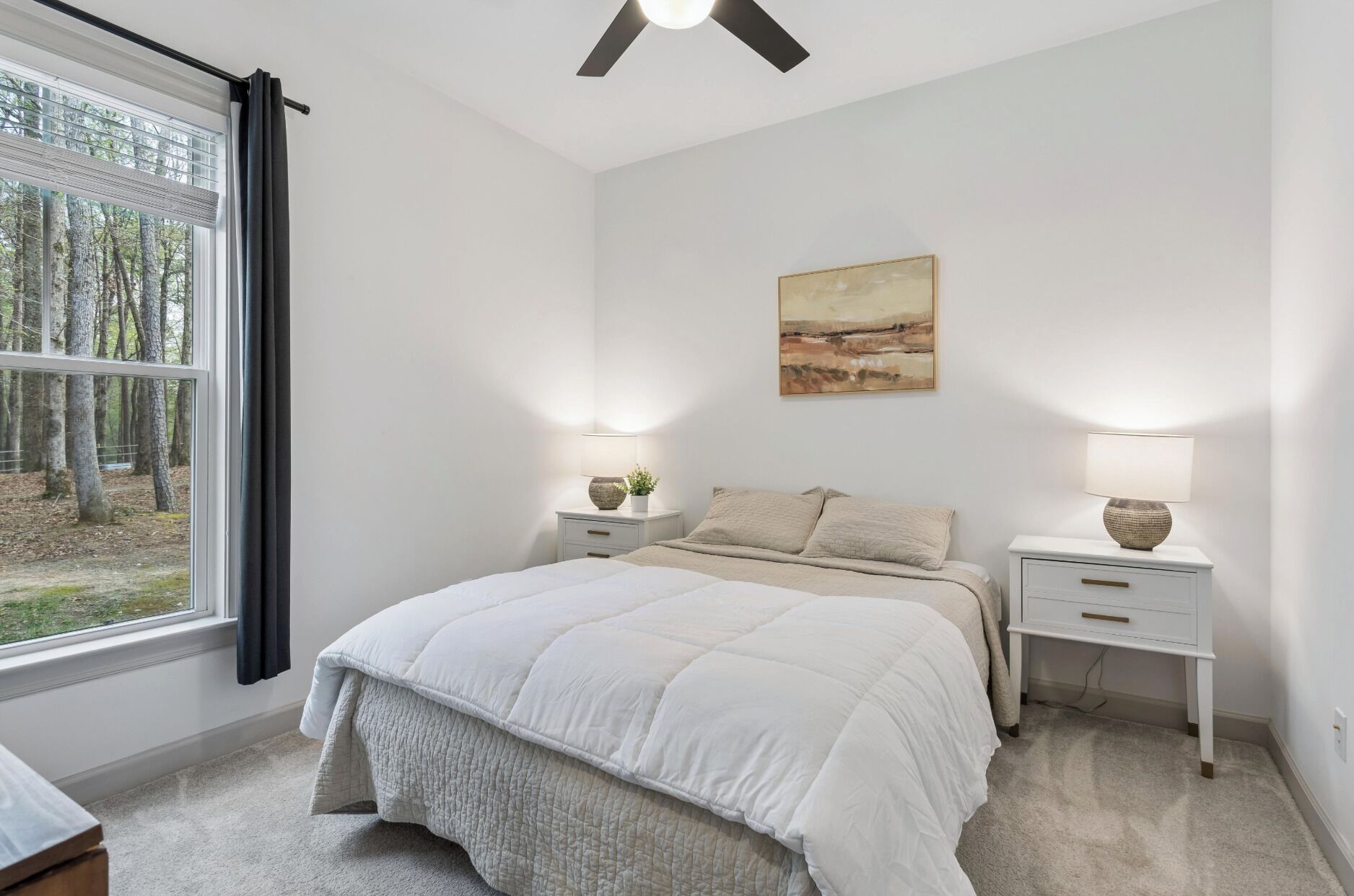 Tabla de planchar con plancha, wifi y ropa de cama 