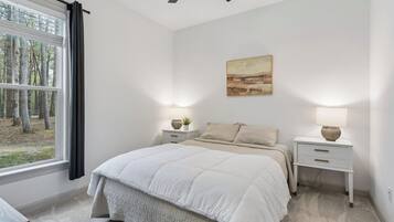 Tabla de planchar con plancha, wifi y ropa de cama