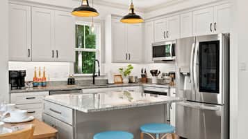 Coffee/tea maker, fridge, microwave, oven