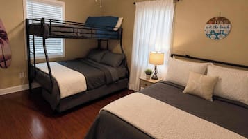 3 bedrooms, iron/ironing board, WiFi, bed sheets