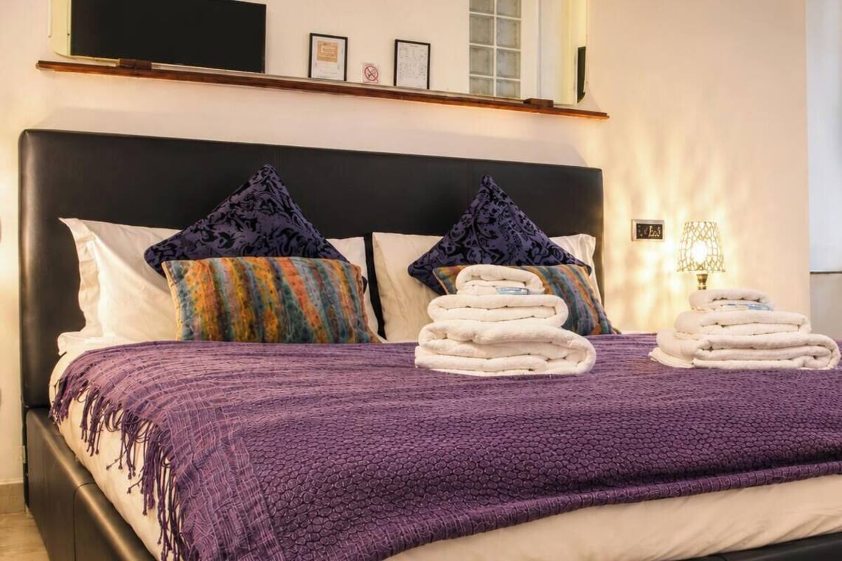 Habitación Deluxe, no fumadores, vistas al patio | Escritorio y wifi gratis