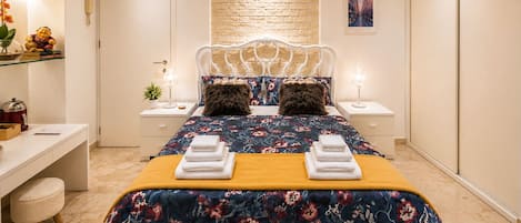 Chambre supérieure, non-fumeur, vue sur la cour intérieure | Bureau, accès au Wi-Fi (inclus)