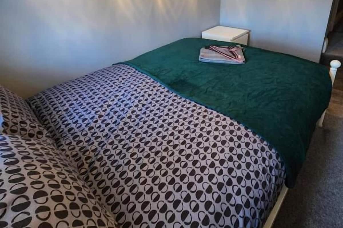 Habitación doble Deluxe, vista a la ciudad | Cortinas blackout, insonorización y wifi gratis 