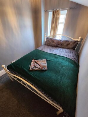 Deluxe Double Room, City View | Blackout drapes, soundproofing, WiFi (free) - The Ivy (Grays)