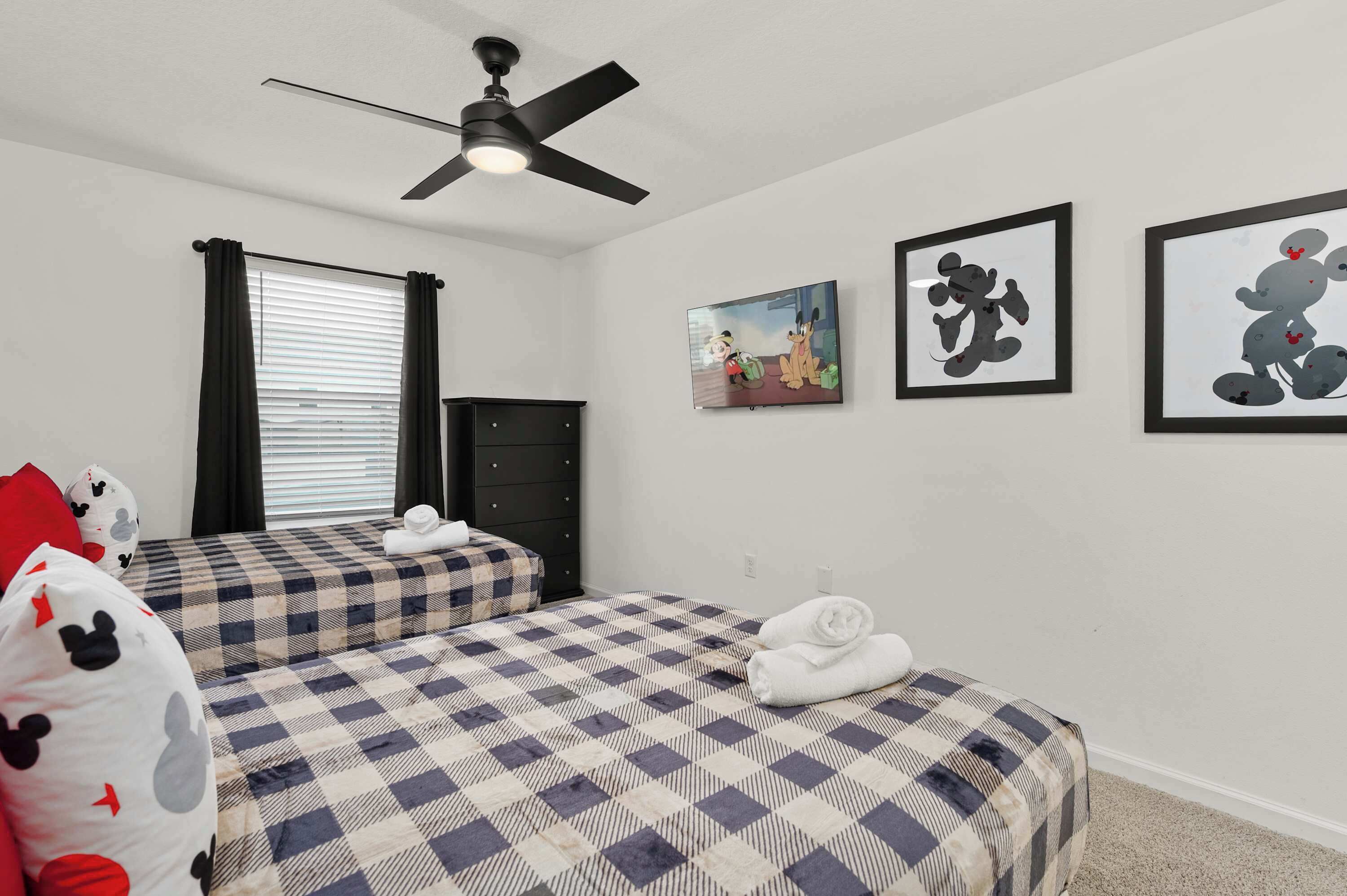 5 bedrooms, desk, iron/ironing board, travel cot