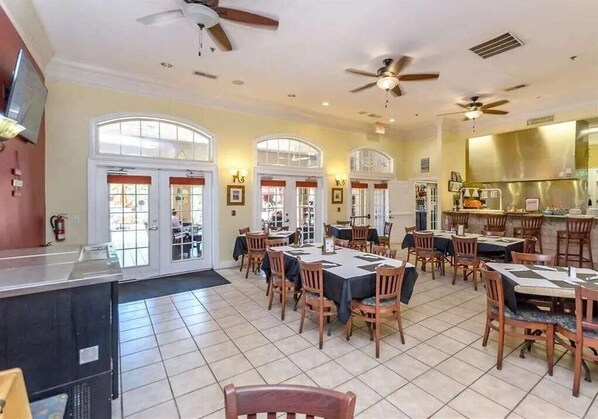 Dining - 12 Mi to Disney! Resort Pool, Gym (Davenport)