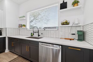 Unclassified image, 5 of 25, button - Modern 3BR Retreat Near East Downtown, Convention Center & Stadiums (Houston)