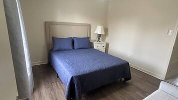 4 bedrooms, iron/ironing board, travel crib, WiFi (free)