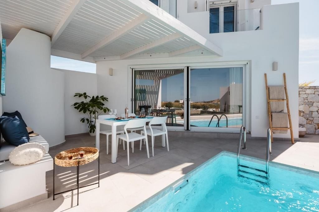Villa superior, vista al mar | Alberca | Alberca al aire libre 