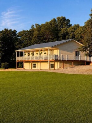 Exterior - Luxury Farm Stay | 3 Kings | Game Room | No Chores (Kingston)