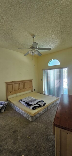 Room - Sand and Sage: 3BR, 2BH, Heated Pool, Fenced Yard (Spring Hill)