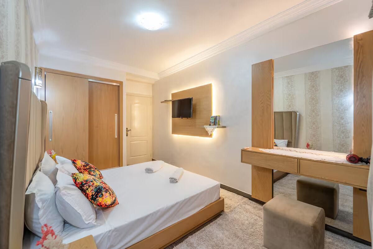 4 Schlafzimmer, Zimmersafe, Bügeleisen/Bügelbrett, kostenloses WLAN