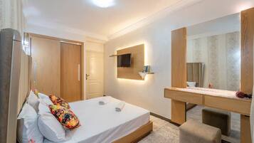 4 Schlafzimmer, Zimmersafe, Bügeleisen/Bügelbrett, kostenloses WLAN