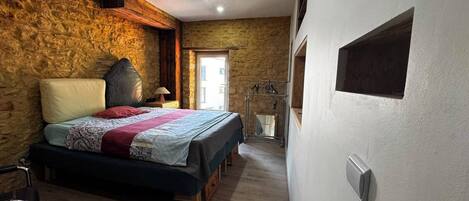 1 bedroom, WiFi, bed sheets