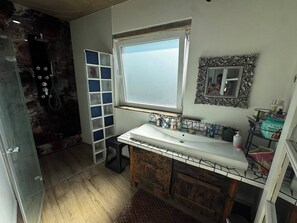 Bathroom - Room in a private home: 15 min. from Lux-City (Kopstal)