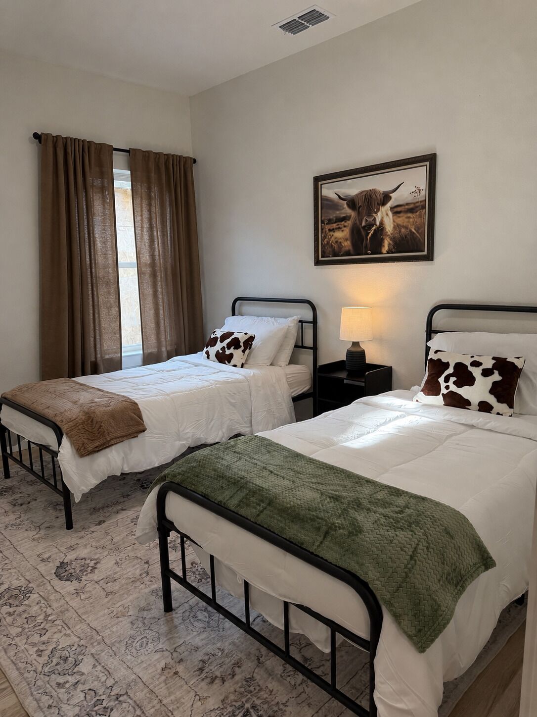 3 habitaciones, tabla de planchar con plancha y wifi gratis 