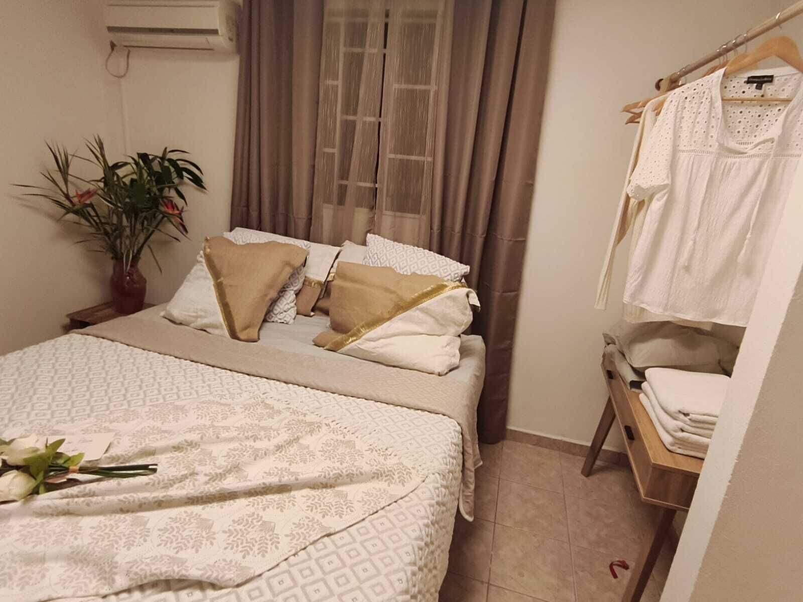 2 chambres, fer et planche à repasser, Wi-Fi, draps fournis