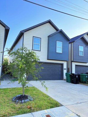 Exterior - The Lanewell Escape (Houston)