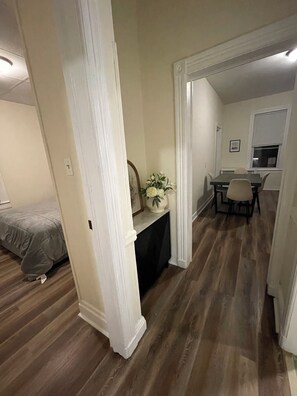 Room - Charming 3-bedroom apartment with AC in West New York (West New York)