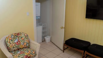 Casa, varias camas, vista al jardín (Caribbean Vibes Entire Duplex) | Interior