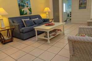 Talo, useita sänkyjä, näköala puutarhaan (Caribbean Vibes Entire Duplex) | Oleskelualue
