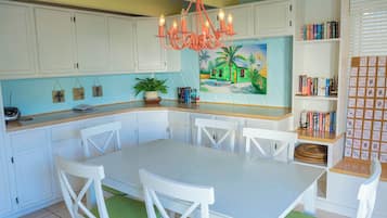House, Multiple Beds, Garden View (Caribbean Vibes Entire Duplex) | Dining