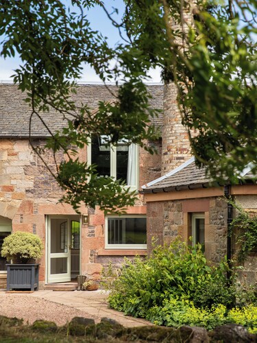 Luxury eight person farmhouse in North Berwick | Golf | Families | Countryside