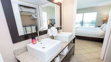 Apartment, Multiple Beds, Ocean View (Saida III 501) | 3 bedrooms, individually decorated, individually furnished