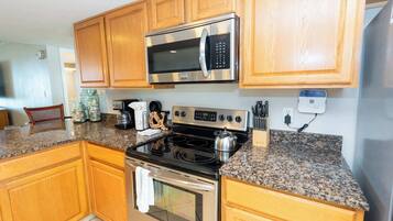 Apartment, Multiple Beds, Ocean View (Saida III 501) | Private kitchen