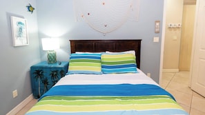 2 bedrooms, individually decorated, individually furnished - 2BR Pool, 200 Steps to Beach, High Ceilings SPI (South Padre Island)