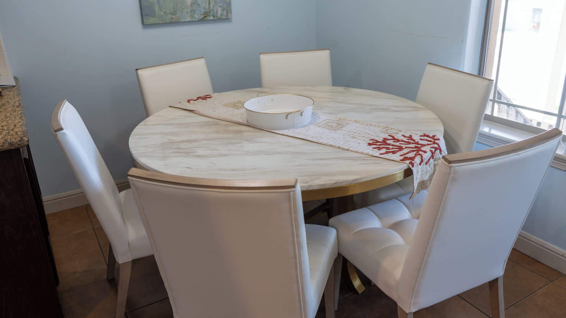 Apartment, Multiple Beds, Pool View (Retreat on Pike) | Dining