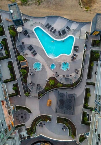 Luxury Beachfront | 2 Bed | Pool & Hot Tub | Gym
