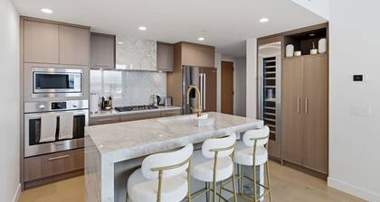 Luxury Beachfront | 2 Bed | Pool & Hot Tub | Gym