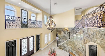 Vista del Lago Estate by Avantstay 20 Acres Private Lake + Pool + Spa Near Hard Rock Casino