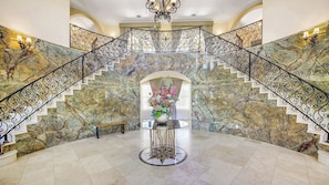 Unclassified image, 2 of 78, button - Vista del Lago Estate by Avantstay 20 Acres Private Lake + Pool + Spa Near Hard Rock Casino (Bakersfield)