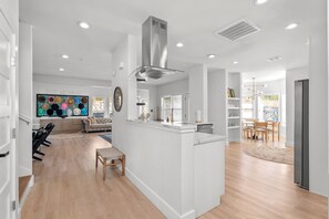 Interior - Luxury 7BR - Heated Pool, Hot Tub, Pet Friendly (Austin)