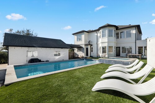 Luxury 7BR - Heated Pool, Hot Tub, Pet Friendly