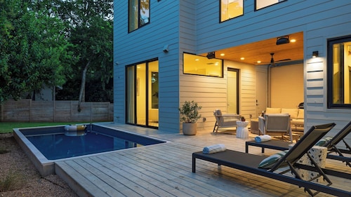 Elizabeth House by Avantstay Saltwater Plunge Pool + Casita + Firepit