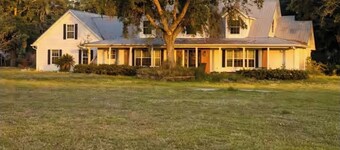 7BR/4BA Modern Farmhouse Retreat on Private Acreage w/Jacuzzi